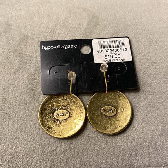 NWT Chico’s gold multicolored dangle earrings with shell and leaf pattern - Picture 2 of 2